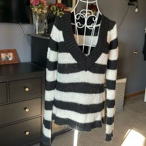 Black & white V neck sweater